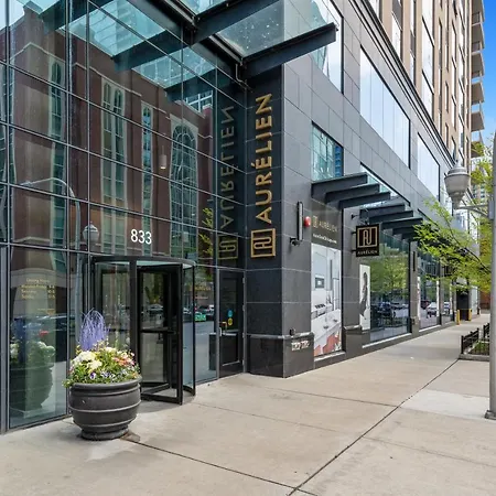 Cloud9 - River North - Aurelien Apartment